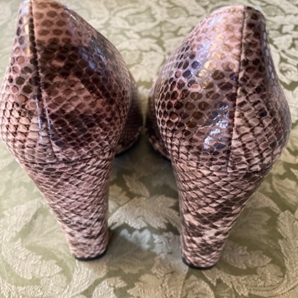 Stuart Weitzman Heels - Picture 5 of 9